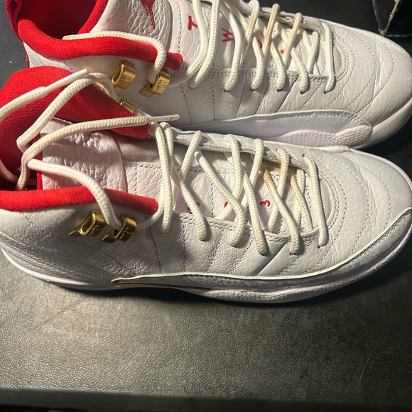 Jordan Shoes - Jordan Retro Sneakers Box with Gold Logo